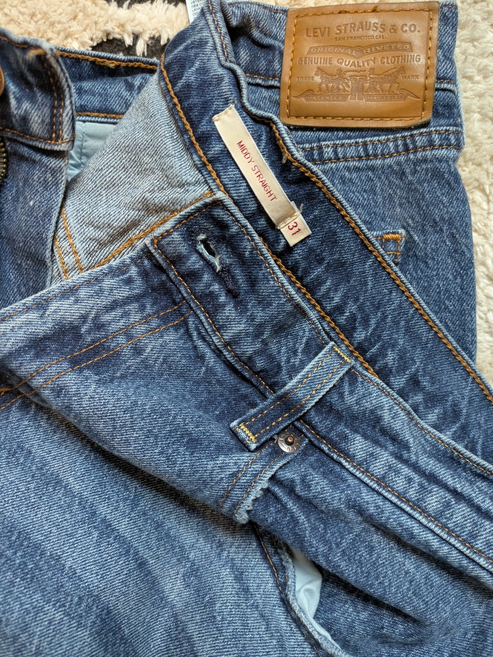 Levi's Women's Straight Leg Jeans in Medium Blue Denim